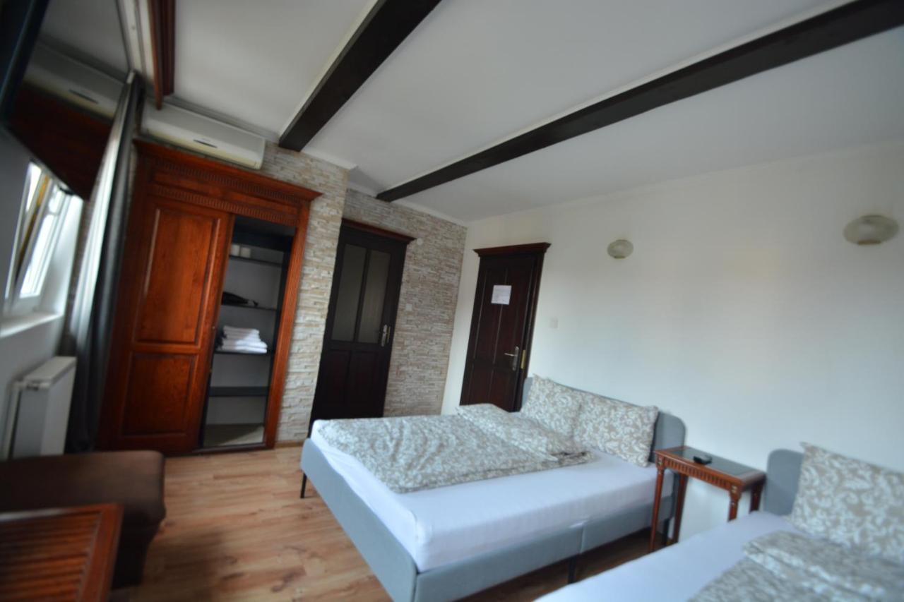 Gala - Guesthouse Oradea Eksteriør billede