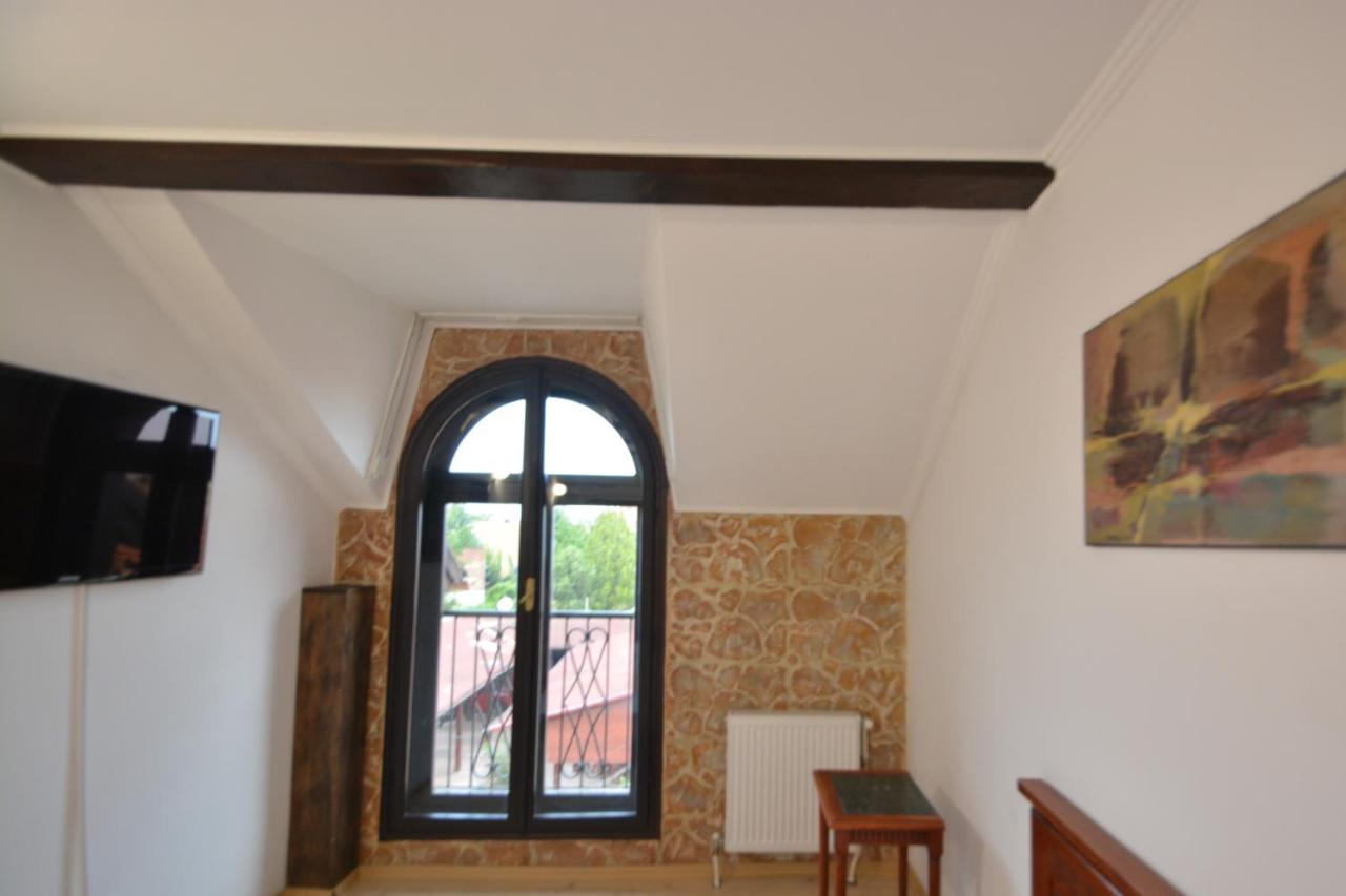Gala - Guesthouse Oradea Eksteriør billede