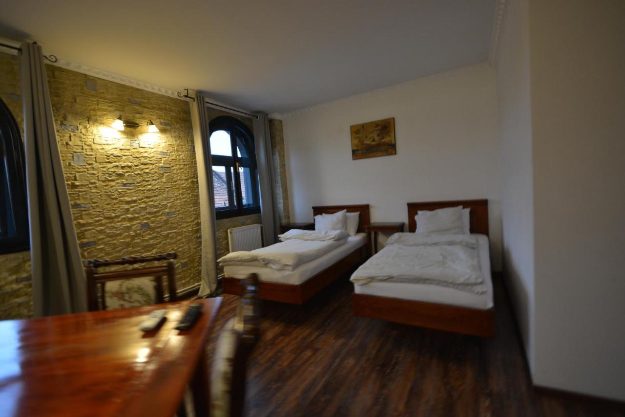 Gala - Guesthouse Oradea Eksteriør billede
