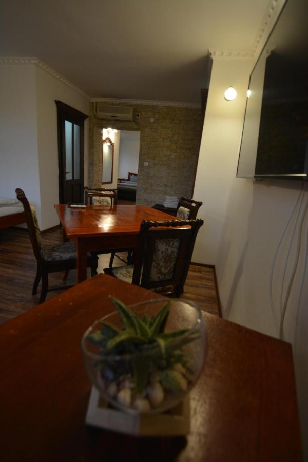 Gala - Guesthouse Oradea Eksteriør billede